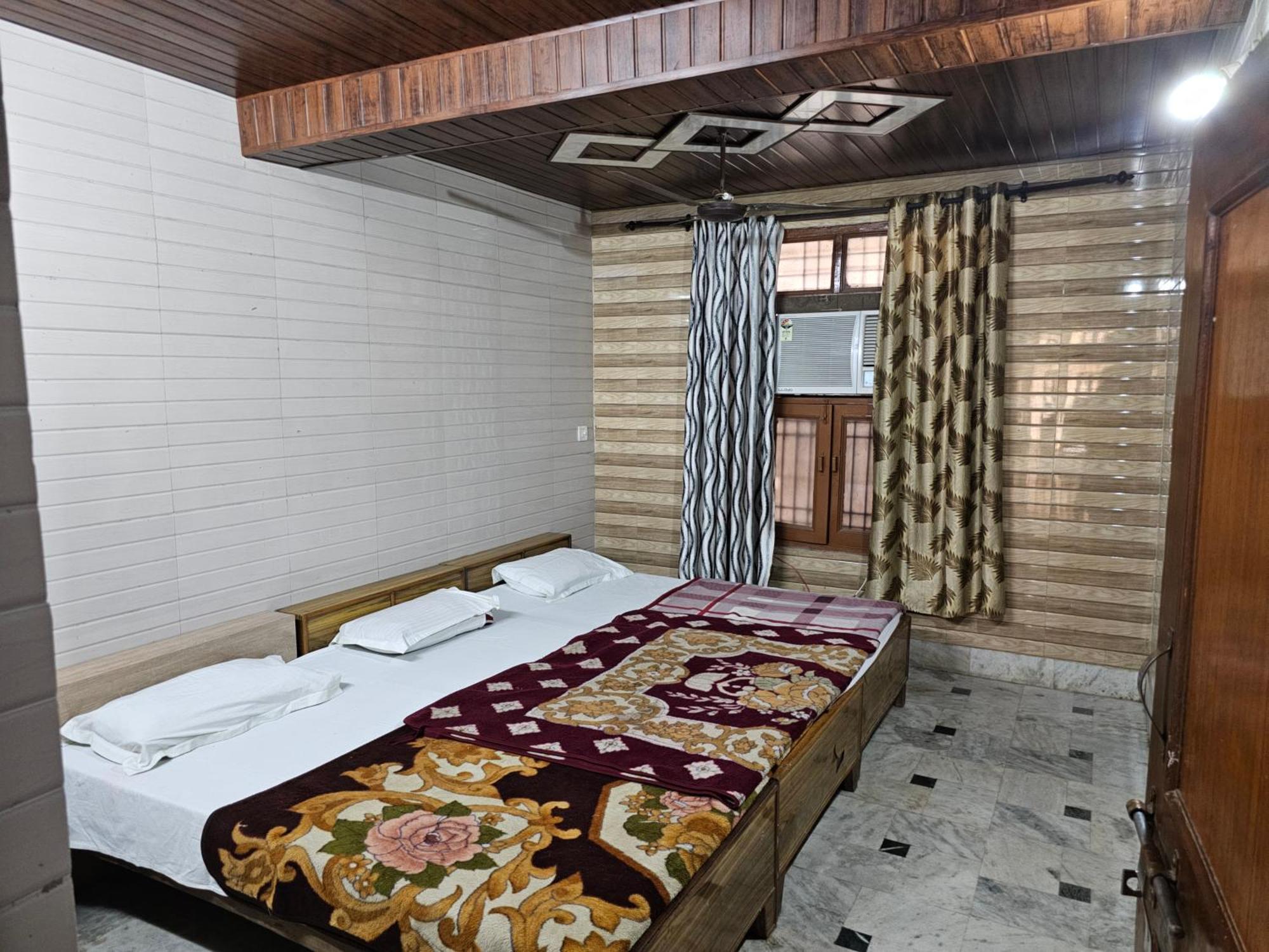 Subhadra Guest House Mathura Habitación foto