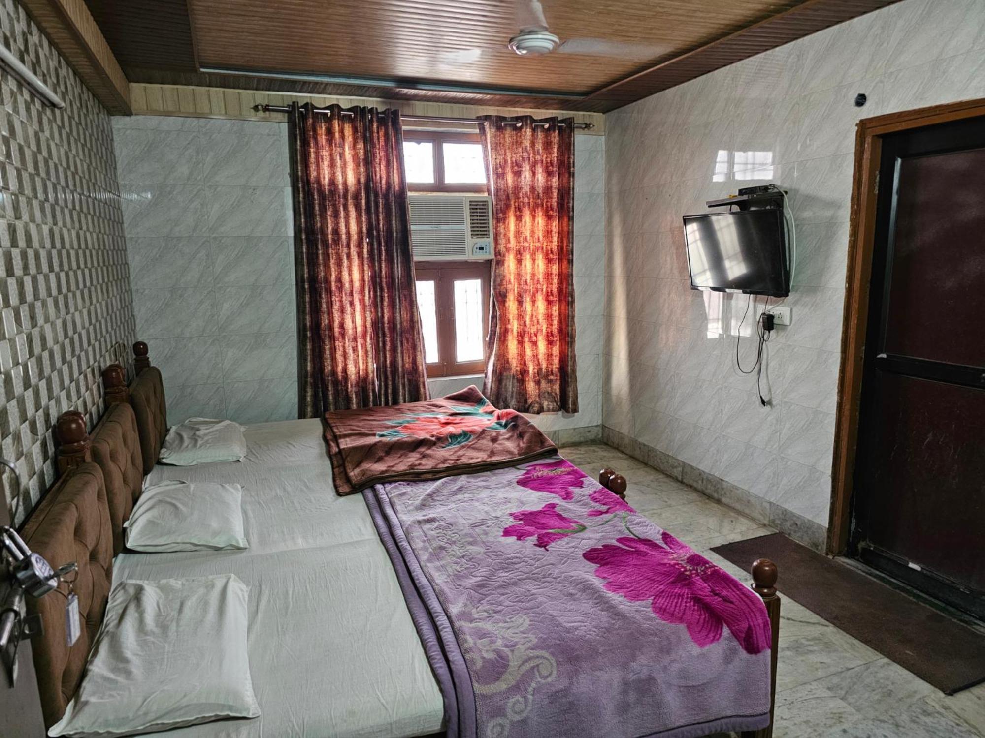 Subhadra Guest House Mathura Habitación foto