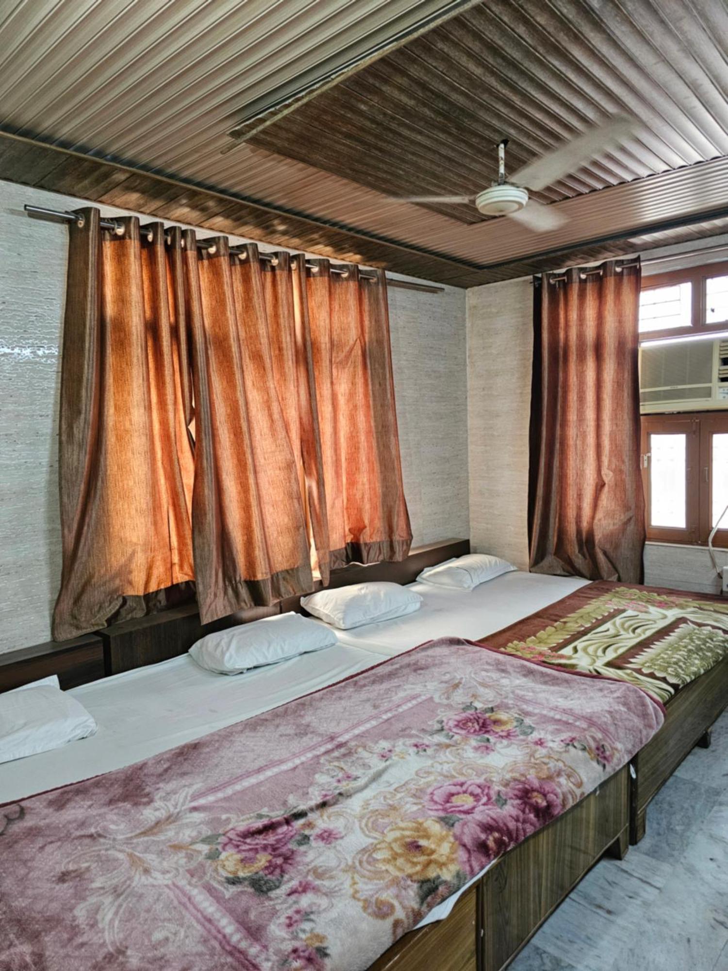 Subhadra Guest House Mathura Habitación foto