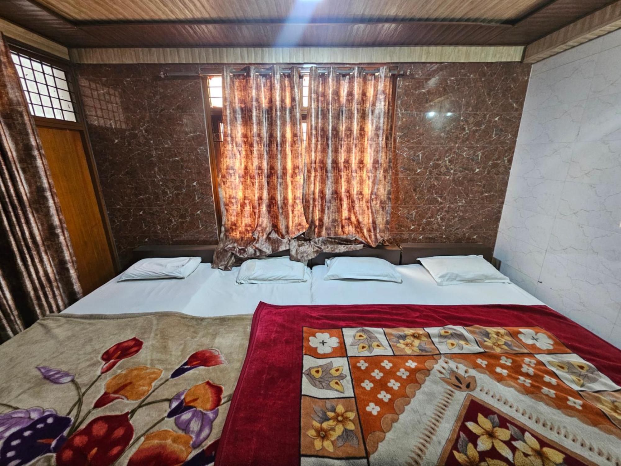 Subhadra Guest House Mathura Habitación foto