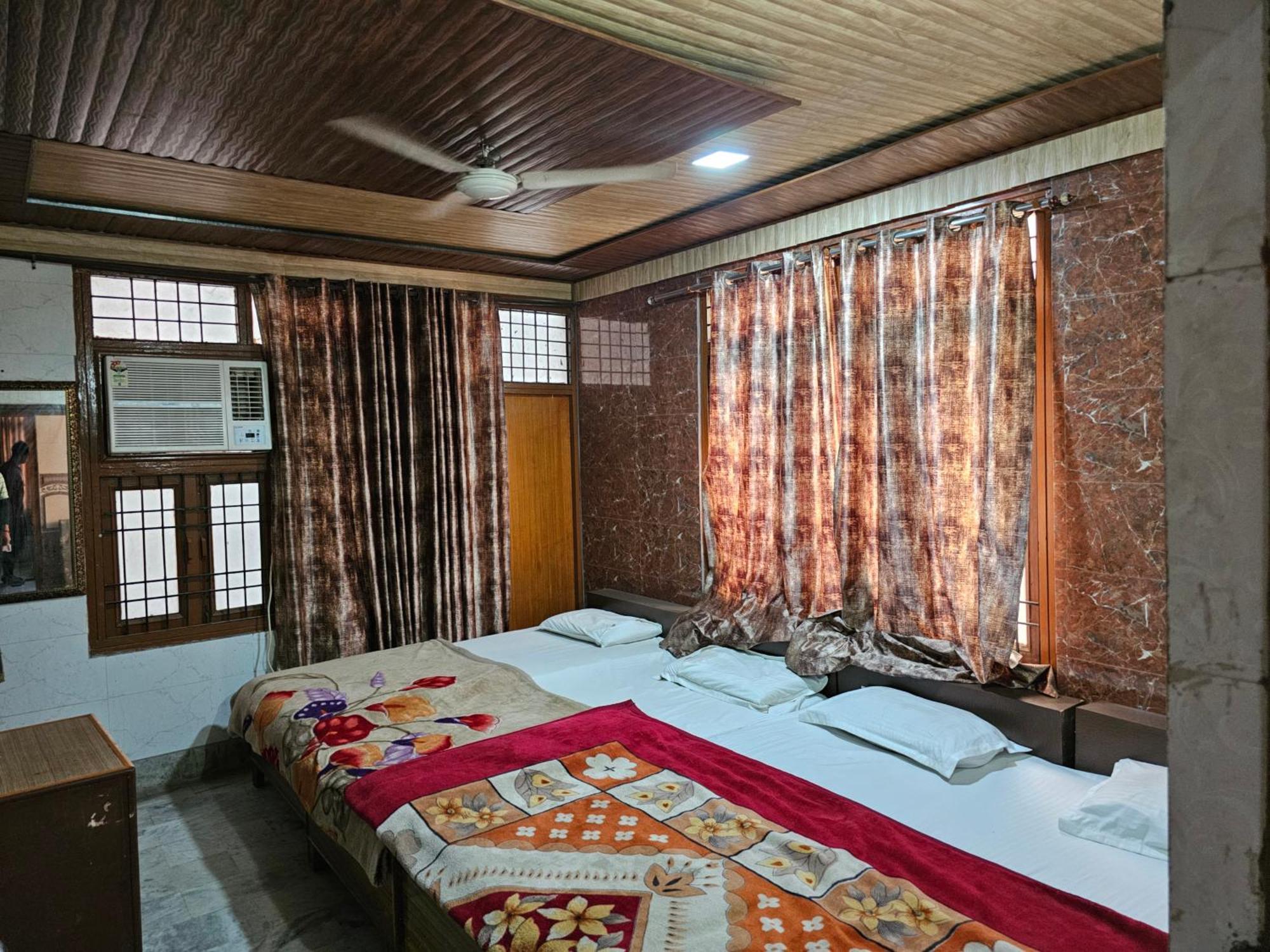 Subhadra Guest House Mathura Habitación foto
