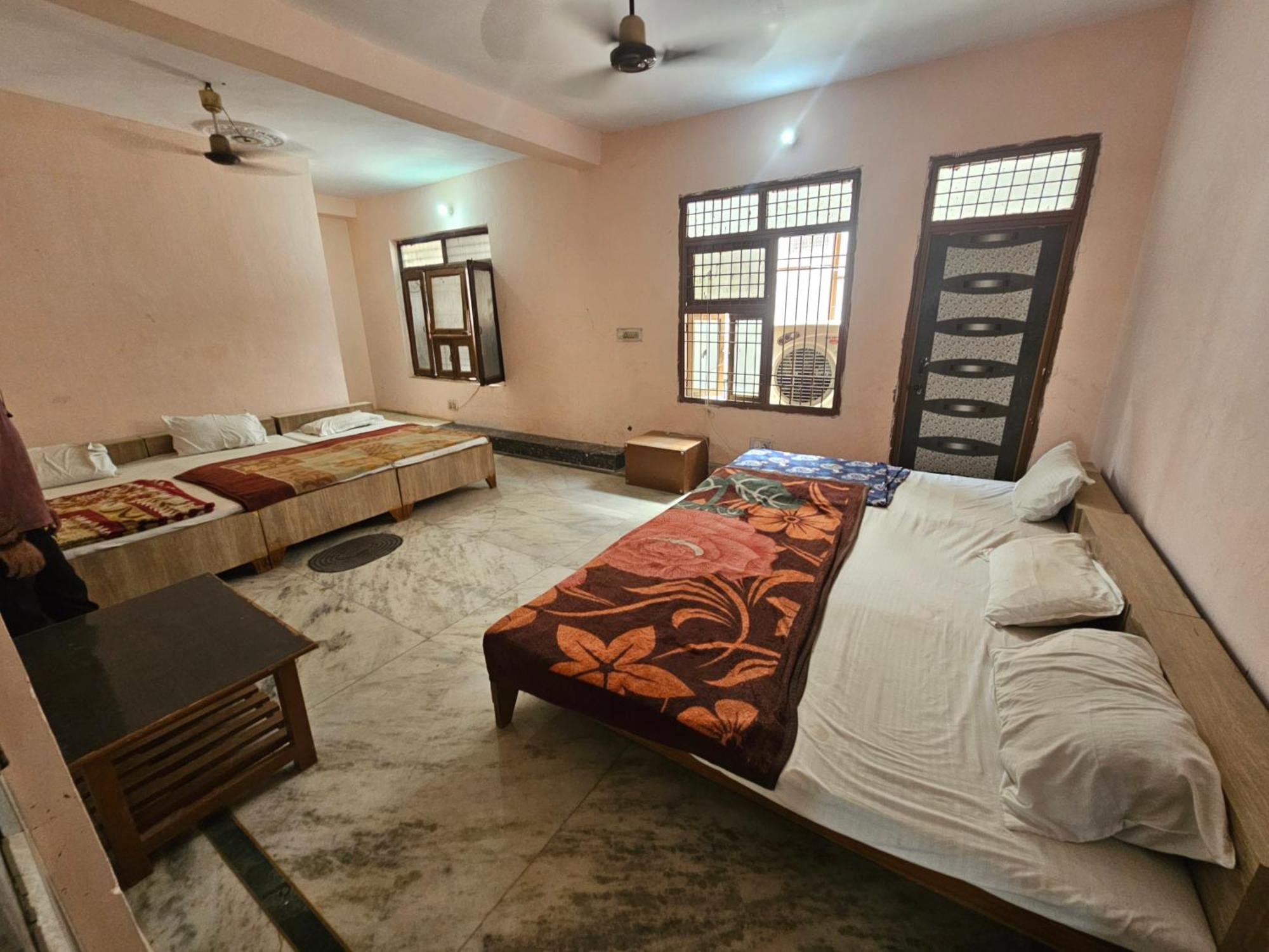 Subhadra Guest House Mathura Habitación foto